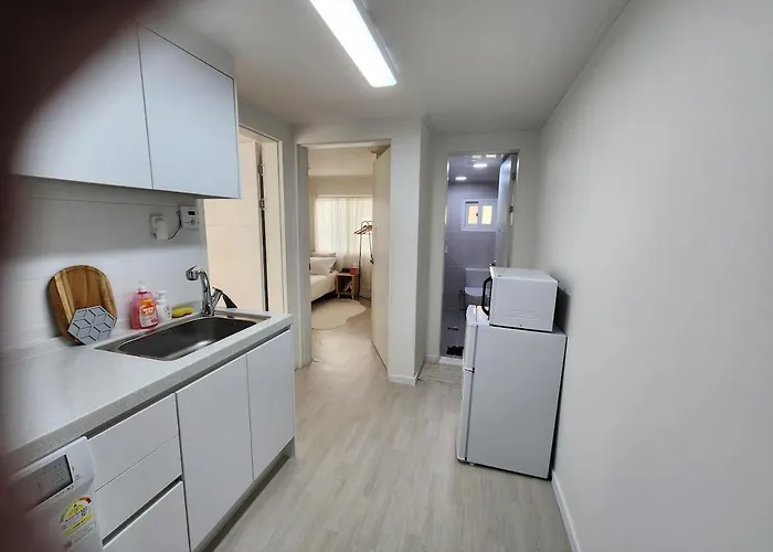 Villa Sweethome, 2 & Beds By Kunkook Station Line2,7 Seoul