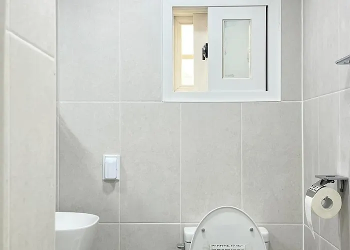Sweethome, 2 & Beds By Kunkook Station Line2,7 * Seoul