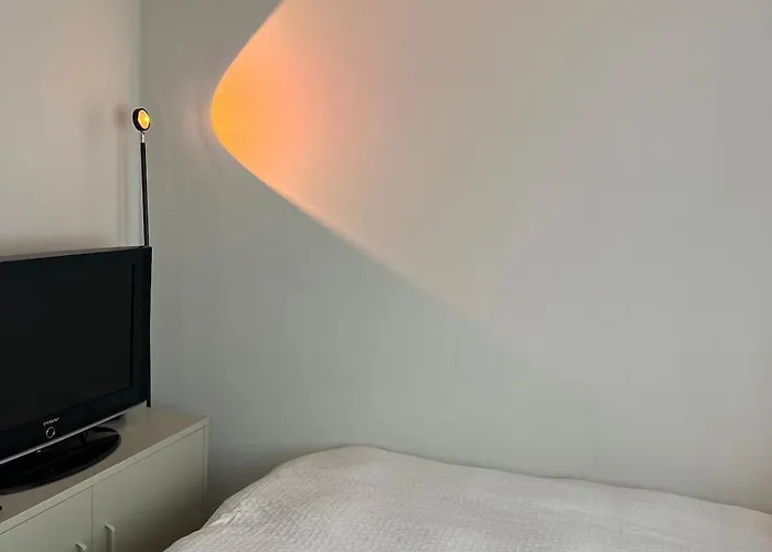 Sweethome, 2 & Beds By Kunkook Station Line2,7 Seoul