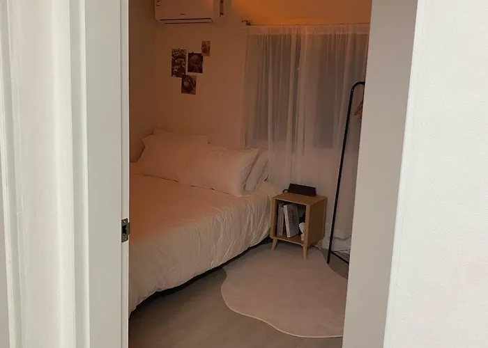 Sweethome, 2 & Beds By Kunkook Station Line2,7 Seoul